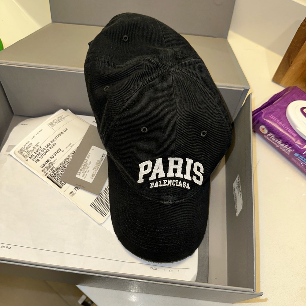 BRAND BEW BALENCIAGA HAT